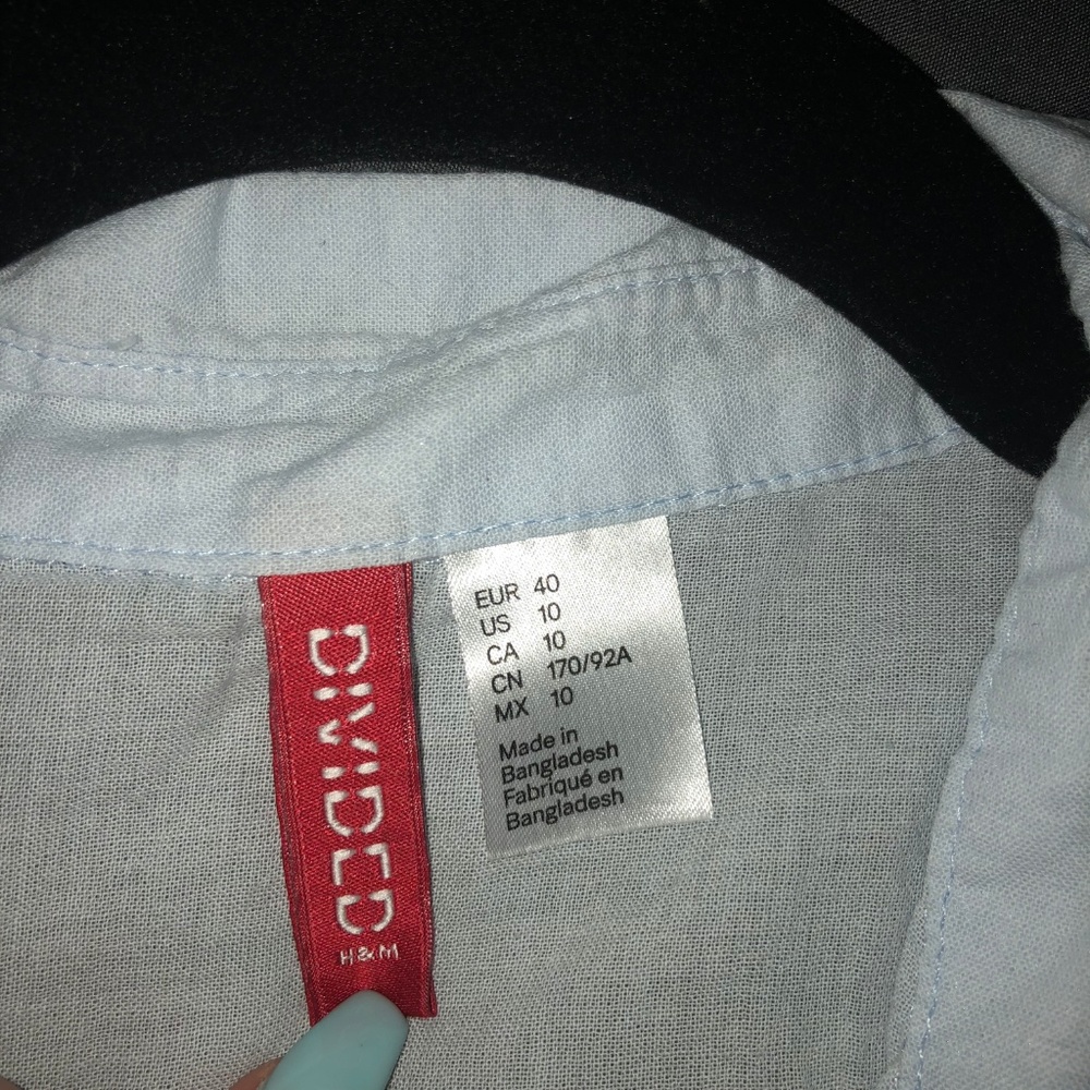 SLEEVELESS LINEN BUTTON UP - Picture 3 of 3
